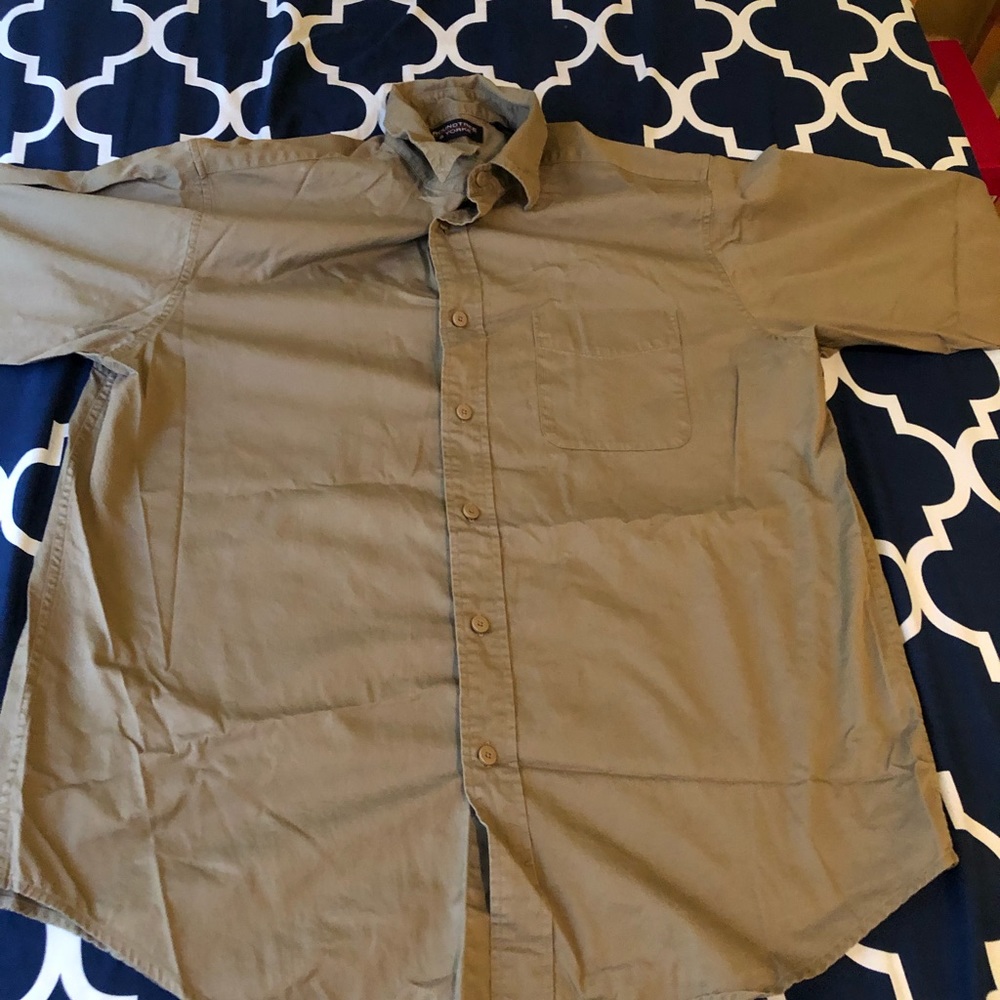 RoundTree & Yorke Men’s Dress Shirt. Size - L